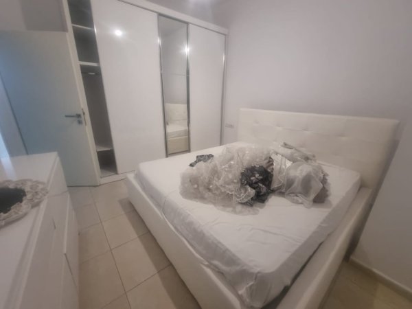Tirane, jepet me qera apartament 1+1+Ballkon Kati 2, 60 m² 400 € (Hamdi Sina Liqeni I that te kapiten Mir zoti)