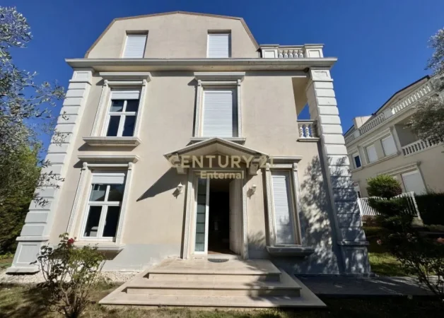 Tirane, shitet Vile 4+1 Kati 3, 289 m² 950.000 € (Qendra Tregtare TEG)