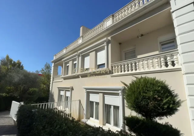 Tirane, shitet Vile 4+1 Kati 3, 289 m² 950.000 € (Qendra Tregtare TEG)