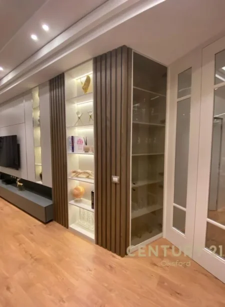 Tirane, shitet apartament 3+1 Kati 3, 181 m² 380.000 € (Ish Fusha Aviacionit)