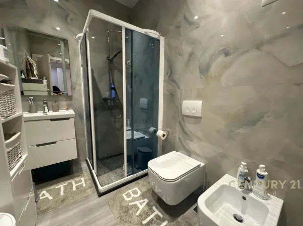 Tirane, shitet apartament 3+1 Kati 3, 181 m² 380.000 € (Ish Fusha Aviacionit)