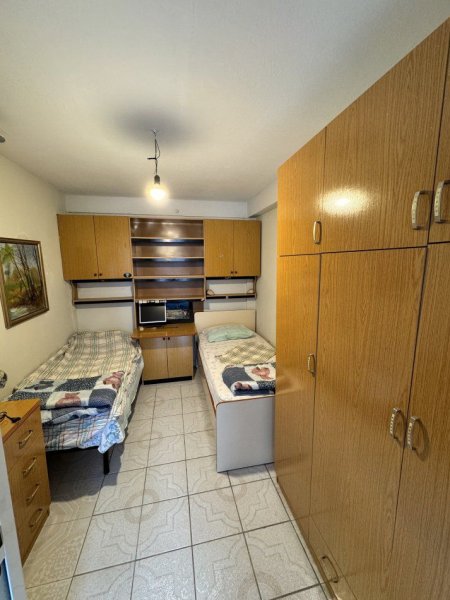 Tirane, jepet me qera apartament 4+1+Ballkon Kati 1, 200 m² 750 € (BRRYLI)