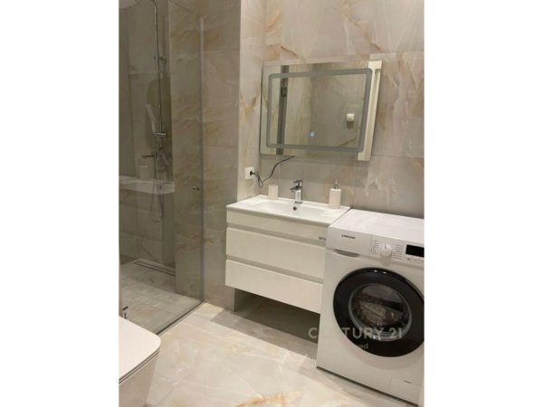 Tirane, jap me qera apartament 2+1+2 , 216 m² 1.200 € (Sauk i Ri)