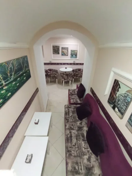 Tirane, jepet me qera ambjent biznesi Kati -1, 70 m² 800 € (Rruga e Kavajes)