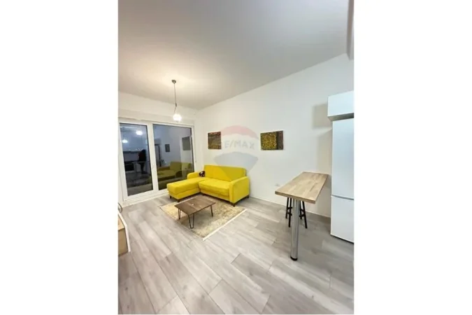 Tirane, jepet me qera apartament 1+1 Kati 7, 50 m² 550 € (KOMPLEKSI KONTAKT, 21 DHJETORI)