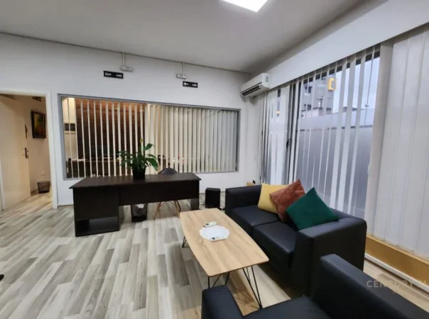 Tirane, jepet me qera zyre Kati 1, 122 m² 1.515 € (21 Dhjetori)