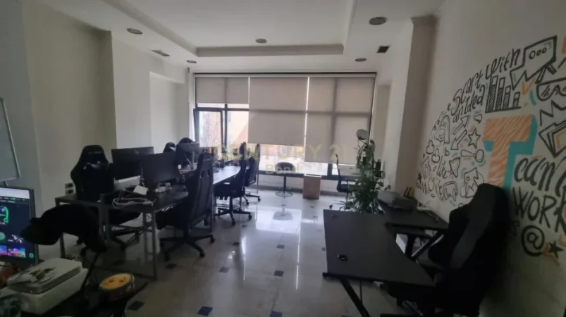Tirane, jepet me qera zyre Kati 2, 350 m² 6.000 € (Ish Blloku)