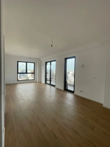 Tirane, jepet me qera zyre Kati 8, 88 m² 800 € (Rruga Hoxha Tahsim)