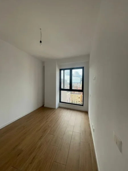 Tirane, jepet me qera zyre Kati 8, 88 m² 800 € (Rruga Hoxha Tahsim)