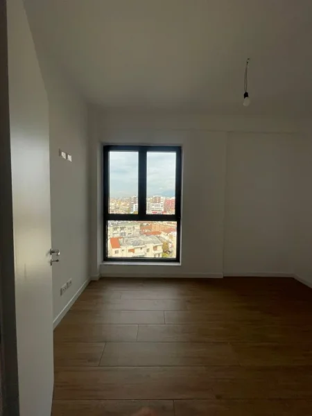 Tirane, jepet me qera zyre Kati 8, 88 m² 800 € (Rruga Hoxha Tahsim)