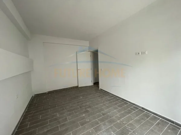Tirane, jepet me qera apartament 2+1 Kati 2, 91 m² 400 € (Kodra e diellit)
