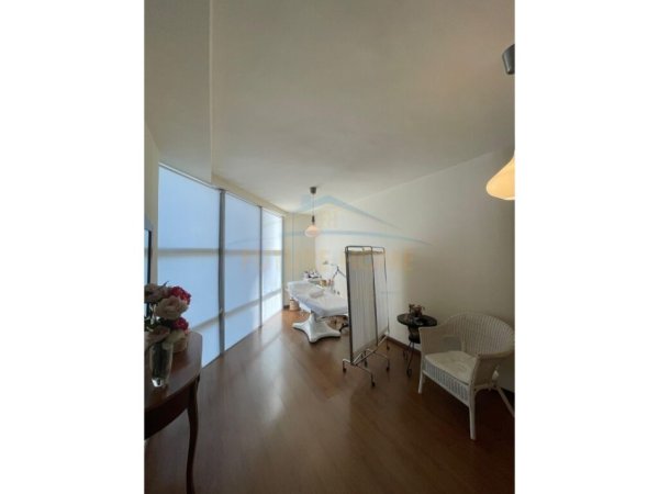 Tirane, jepet me qera ambjent biznesi Kati 1, 105 m² 1.200 € 