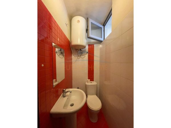 Tirane, jepet me qera ambjent biznesi Kati 1, 105 m² 1.200 € 