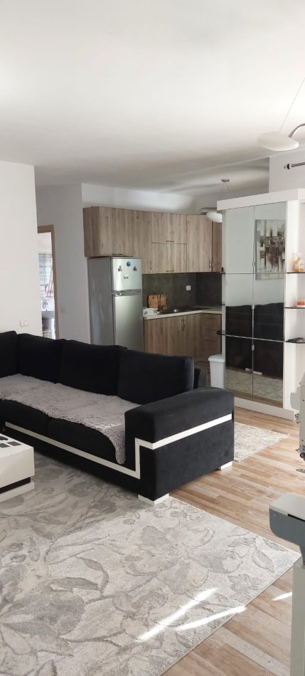 Tirane, jepet me qera apartament 2+1+Ballkon Kati 2, 100 m² 550 € (Kopshti Botanik)