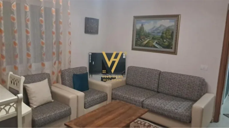 Tirane, jepet me qera apartament 2+1+Ballkon Kati 6, 85 m² 500 € (BRRYLI)