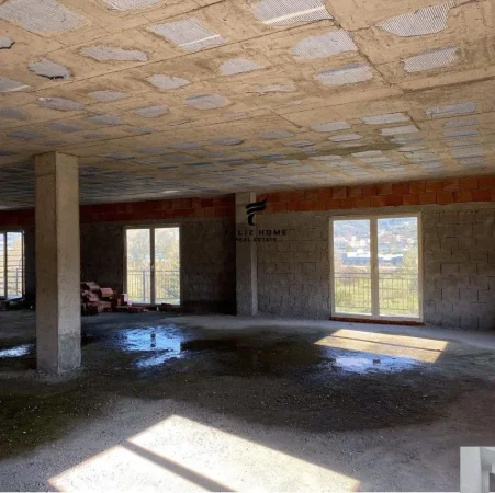 Tirane, jepet me qera magazine Kati 2, 600 m² 700 € (VORE)