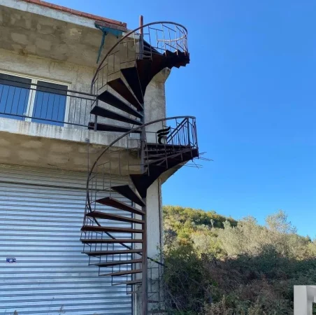 Tirane, jepet me qera magazine Kati 2, 600 m² 700 € (VORE)