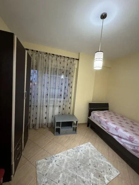 jepet me qera apartament Kati 3, 80 m² 450 €
