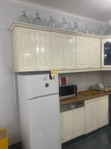 Tirane, jepet me qera apartament 2+1+Ballkon Kati 5, 100 m² 900 € (BLLOK)