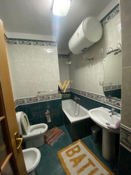 Tirane, jepet me qera apartament 2+1+Ballkon Kati 5, 100 m² 900 € (BLLOK)