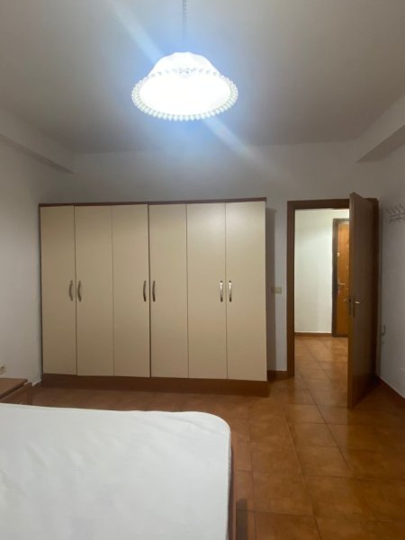 Tirane, jepet me qera apartament 1+1+Aneks+Ballkon Kati 3, 69 m² 500 € (ministria e jashtme)