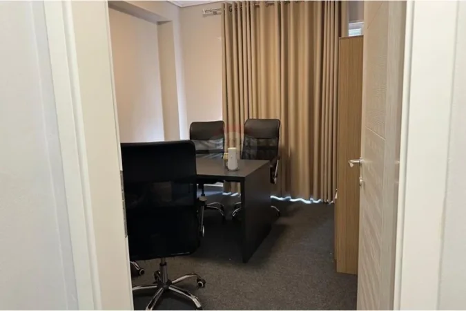 Tirane, jap me qera apartament 3+1 , 135 m² 850 € (Liqeni i Tiranës, Albania)