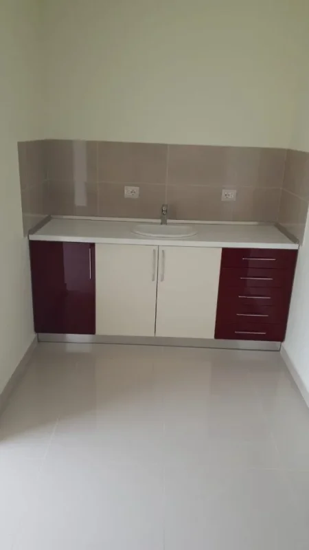 Tirane, jepet me qera zyre Kati 1, 63 m² 600 € (rruga hoxha tahsim)
