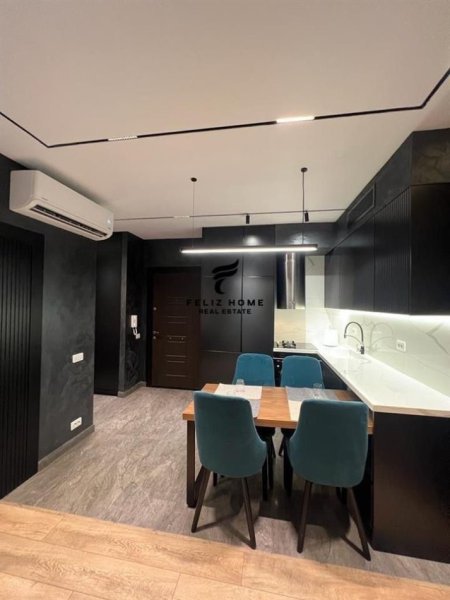 Tirane, jepet me qera apartament 2+1+Ballkon Kati 4, 70 m² 1.500 € (QENDER)