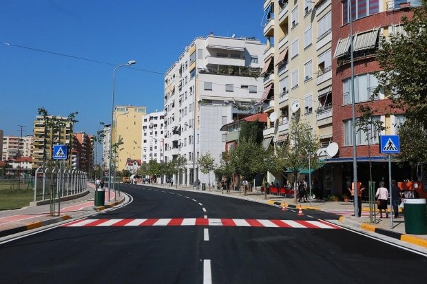 Tirane, jepet me qera apartament 1+1 Kati 9, 72 m² 900 € (rruga e kosovareve)