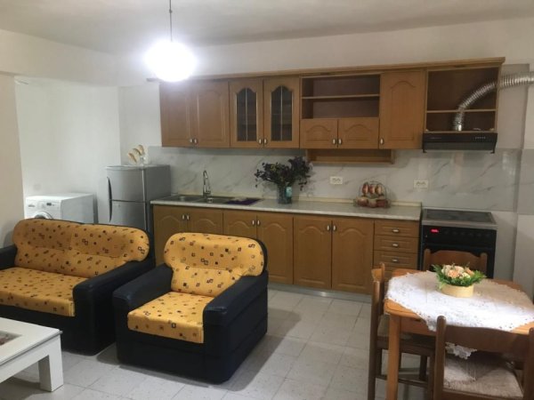 Tirane, jepet me qera Vile 1+1 Kati 1, 60 m² 380 € (Laprak)