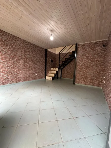 Tirane, jepet me qera ambjent biznesi Kati 0, 40 m² 500 € (bulevardi zhan d'ark)