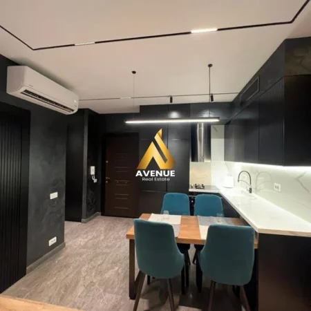 Tirane, jepet me qera apartament 2+1+Ballkon Kati 4, 80 m² 1.500 € (Rruga e Barrikadave)