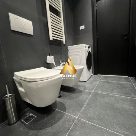 Tirane, jepet me qera apartament 2+1+Ballkon Kati 4, 80 m² 1.500 € (Rruga e Barrikadave)