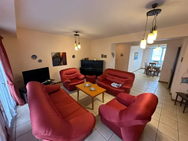 Tirane, jepet me qera apartament 3+1 Kati 6, 110 m² 550 € (Vasil Shanto)