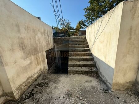 Tirane, jepet me qera shtepi 3+1 Kati 0, 164 m² 600 € (Kodra e Priftit, Tirane AREA46630)