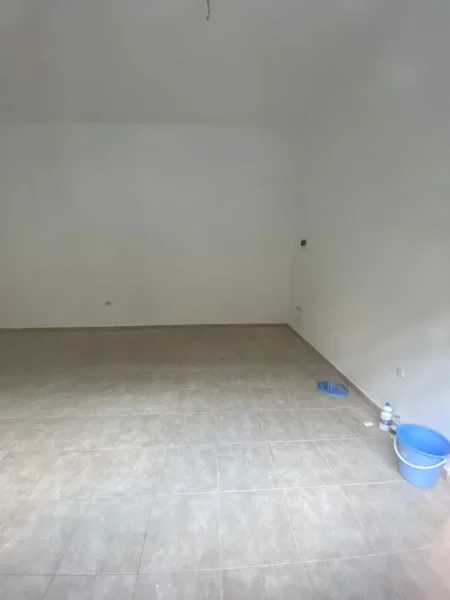 Tirane, shitet dyqan Kati 0, 39 m² 91.000 € (rruga naim frasheri)