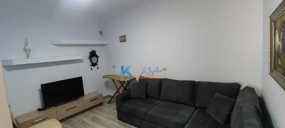 Tirane, jap me qera apartament 1+1+Ballkon Kati 9, 80 m² 550 € (Komuna e Parisit)