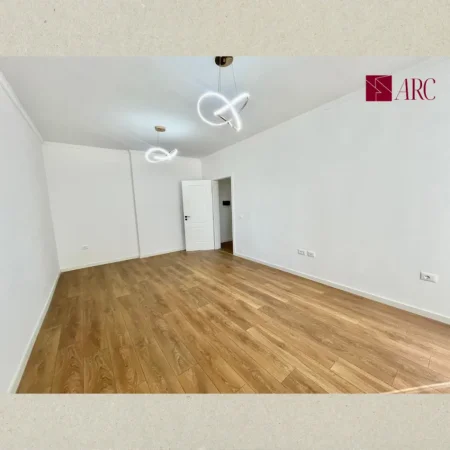 Tirane, shitet apartament 2+1+Ballkon Kati 4, 81 m² 185.000 € (Rruga e Dibres, Medreseja, Tirane)