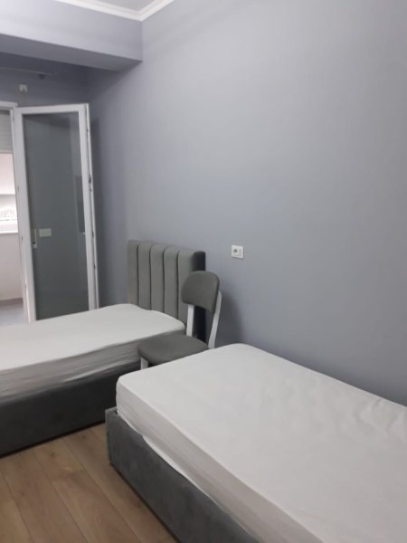 Tirane, jepet me qera apartament 1+1+Ballkon Kati 5, 40 m²  (RRUGA E DIBRES)