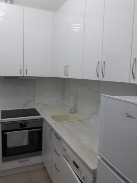 Tirane, jepet me qera apartament 1+1+Ballkon Kati 5, 40 m²  (RRUGA E DIBRES)