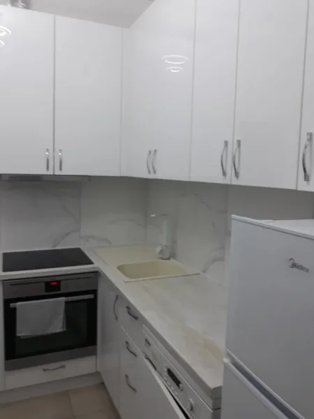 Tirane, jepet me qera apartament 1+1+Ballkon Kati 5, 40 m²  (RRUGA E DIBRES)