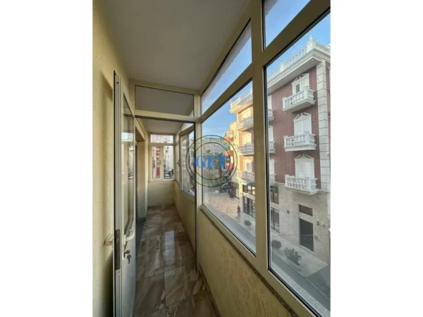 Durres, jepet me qera apartament 2+1 Kati 2, 90 m² 500 € (Bulevardi, Durres)
