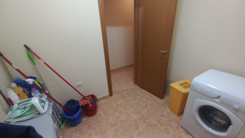 Tirane, jepet me qera apartament 2+1+Aneks+Ballkon Kati 7, 140 m² 750 € (Rruga Dervish Hima)