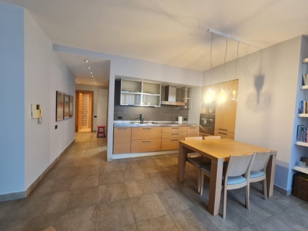 Tirane, jepet me qera apartament 1+1 Kati 7, 66 m² 700 € (Sheshi Wilson)