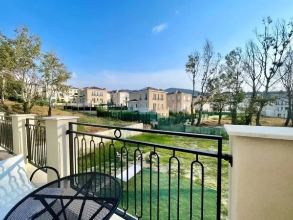 Tirane, jepet me qera Vile 3+1 , 320 m² (Collina Verde)
