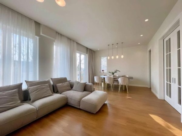 Tirane, jepet me qera Vile 3+1 , 320 m² (Collina Verde)