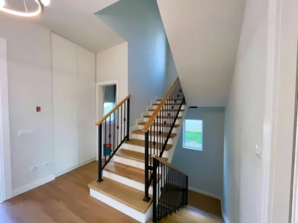 Tirane, jepet me qera Vile 3+1 , 320 m² (Collina Verde)