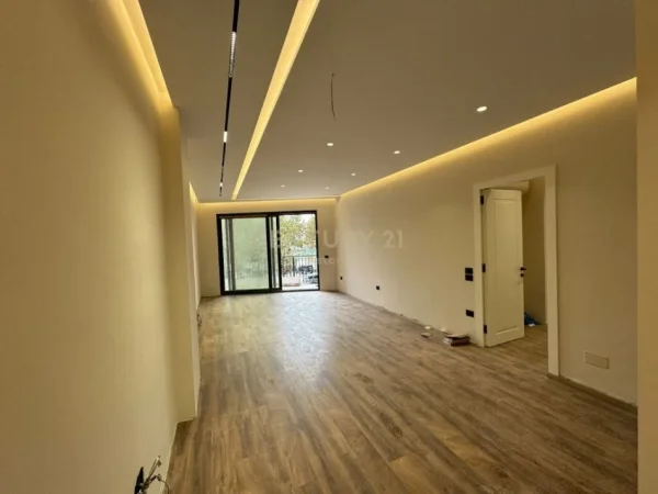 Tirane, shes apartament 3+1+Aneks+Ballkon Kati 2, 137 m² 274.000 € (Liqeni i Thate)