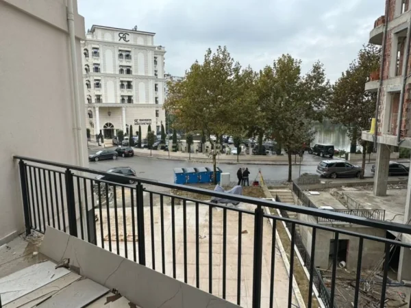 Tirane, shes apartament 3+1+Aneks+Ballkon Kati 2, 137 m² 274.000 € (Liqeni i Thate)