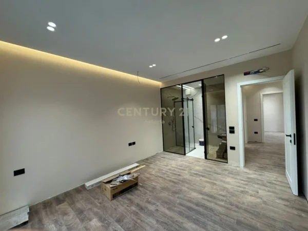 Tirane, shes apartament 3+1+Aneks+Ballkon Kati 2, 137 m² 274.000 € (Liqeni i Thate)